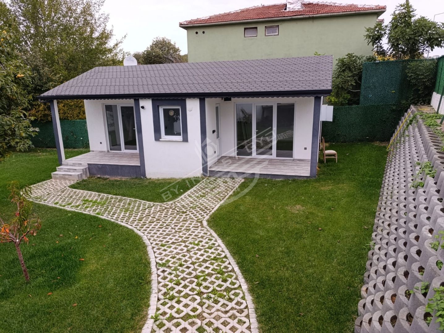 ARNAVUTKÖY DURUSU'DA İSTANBUL HAVALİMANI YANI BAŞINDA SATILIK MÜSTAKİL EV
